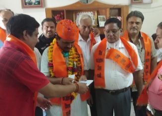 विप्र फाऊंडेशन जिला पाली ने श्री मुकेश दाधीच का सम्मान।