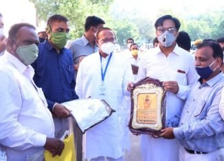 विप्र फाउंडेशन हनुमानगढ़ द्वारा मंत्री डॉ बी.डी.कल्ला का सम्मान।