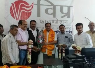 विप्र फाउंडेशन कार्यालय पर डॉ. महेश जोशी का स्वागत