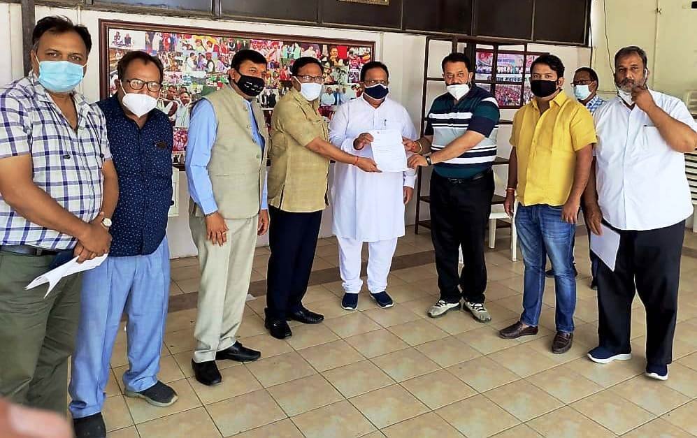 विप्र फाउंडेशन ने सामाजिक सरोकार निभाते हुए कोविड केयर सेंटर के लिए दी 500 बेड की सहायता।