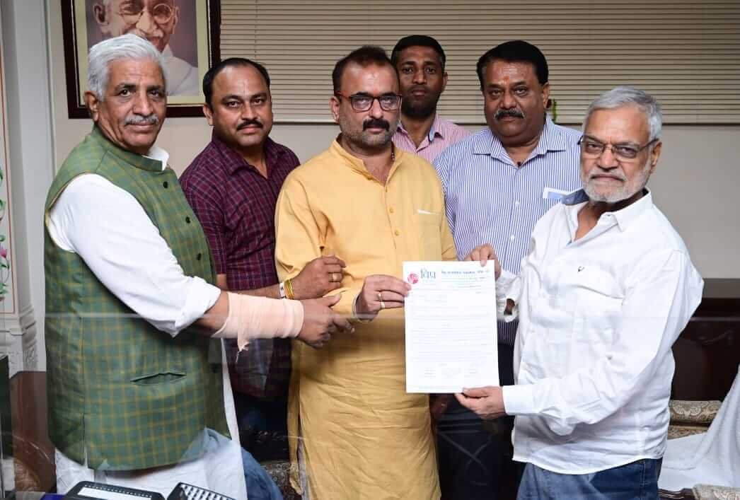 विप्र फाउंडेशन ने आर्थिक कमजोर ब्राह्मण वर्ग और सवर्ण वर्ग को स्थानीय निकाय और पंचायत चुनावो में राजनीतिक आरक्षण की मांग की !!