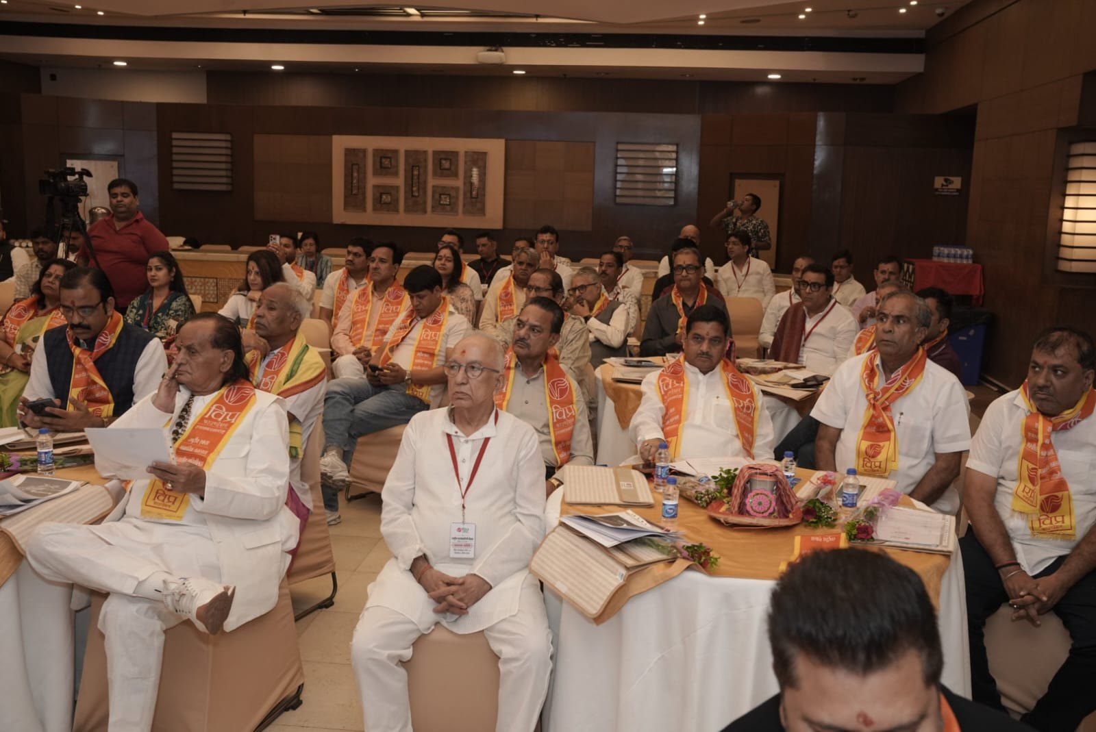 बैठक में वरिष्ठ पदाधिकारी