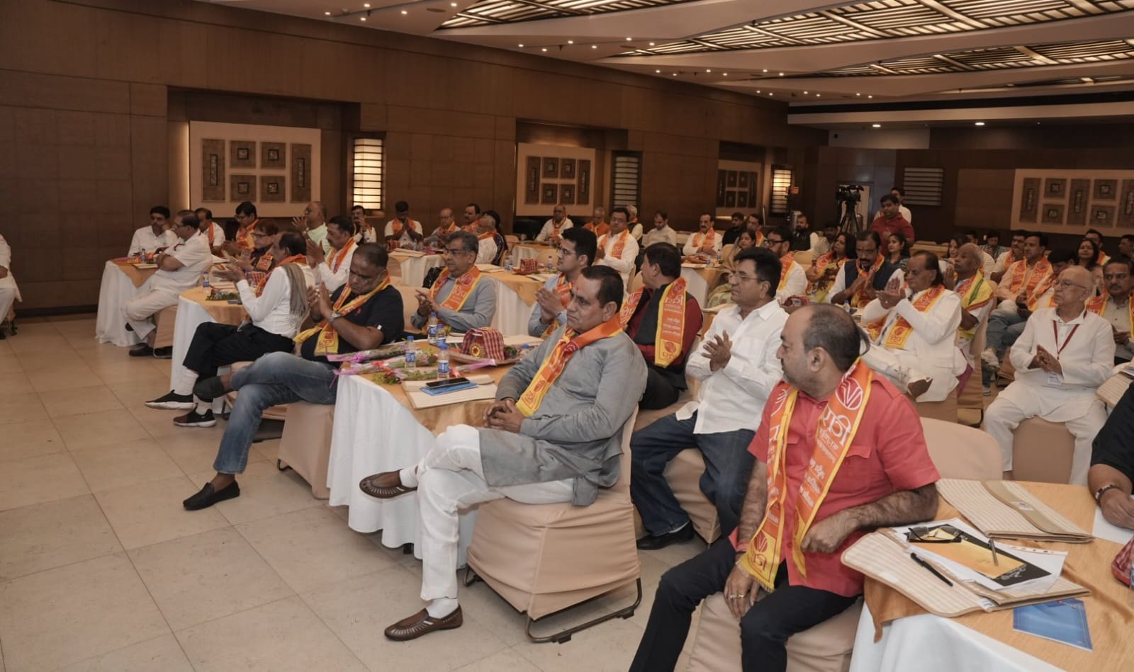 बैठक में देशभर से आए प्रतिनिधि